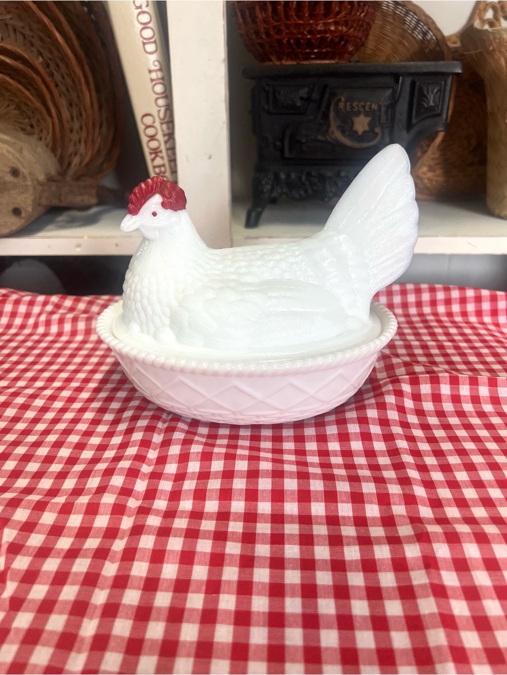 Vintage hen on nest westmoreland white red granny core